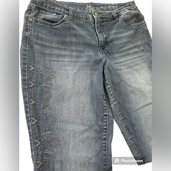 New Directions Plus Size 16 Girlfriend Jeans Stretch Embroidered Crop Ankle EUC - Picture 3 of 16